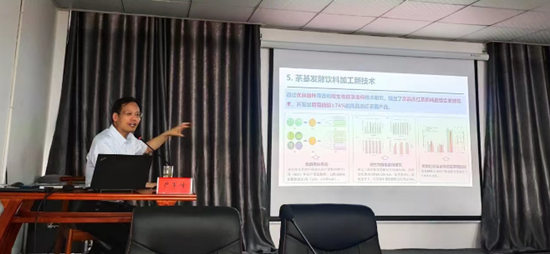 產(chǎn)業(yè)專家團(tuán)在貴州晴隆縣開(kāi)展技術(shù)培訓(xùn)_副本.png