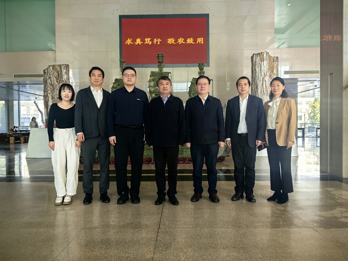 會(huì)見(jiàn)企業(yè)家校友.jpg